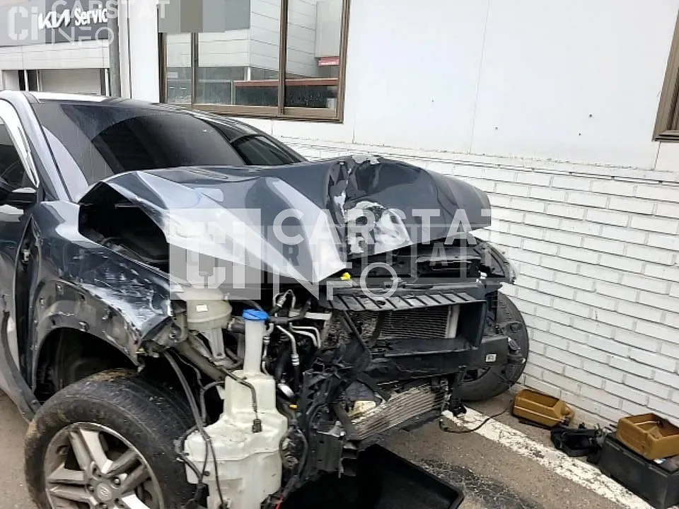 Photo 2 of 24: 2019 Hyundai Kona, VIN KMHK4815GKU414721 — Korean insurance auction