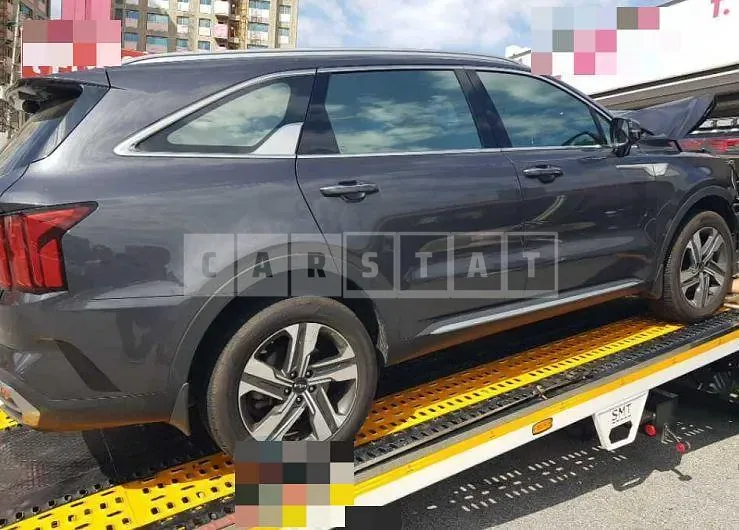 Photo 2 of 17: 2022 Kia Sorento Hybrid — Korean insurance auction