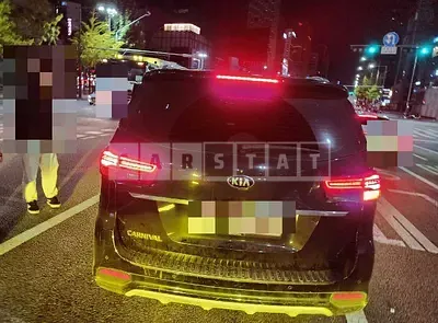 Photo 1 of 12: 2019 Kia Carnivals — Korean insurance auction