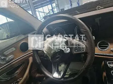 Photo 2 of 9: 2017 Mercedes-Benz E220 d 4Matic, VIN WDDZF0FB6HA277682 — Korean insurance auction