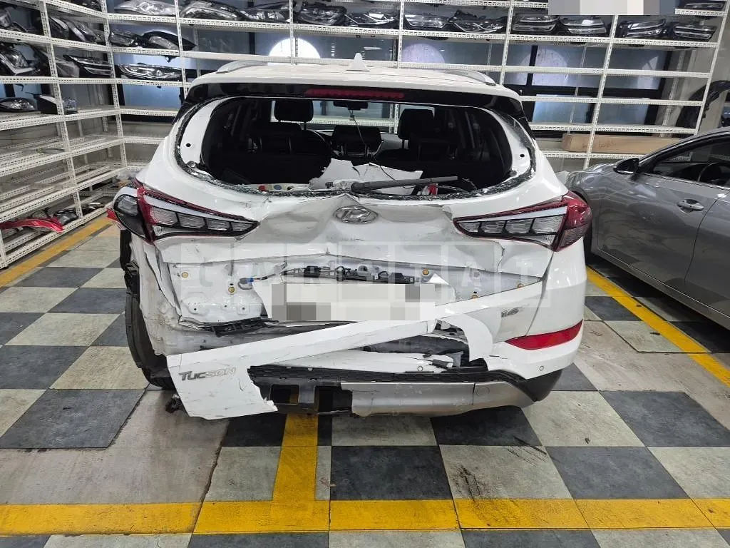 Photo 2 of 22: 2017 Hyundai Tucson TL, VIN KMHJ3812GHU428902 — Korean insurance auction