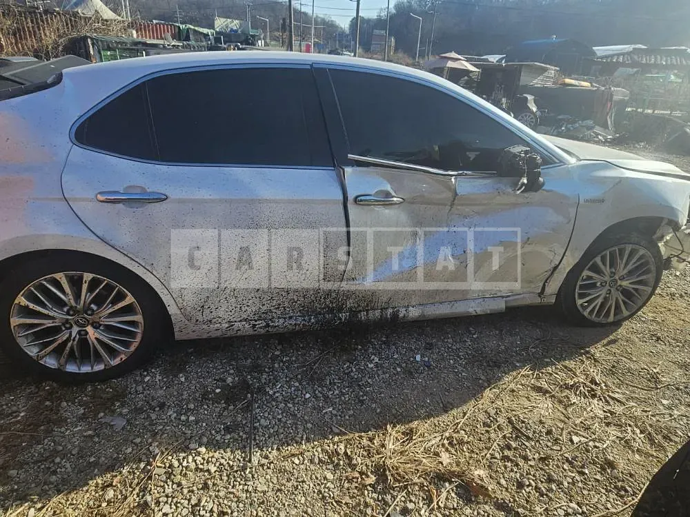 Photo 2 of 8: 2017 Toyota Camry High, VIN JTNB21HK4J3001436 — Korean insurance auction