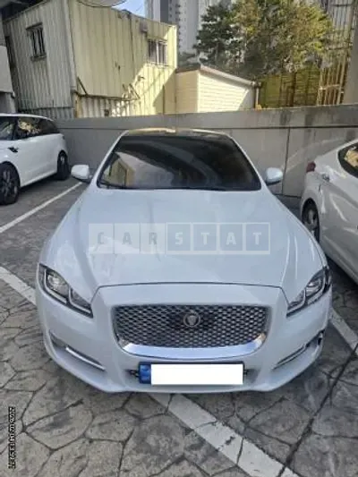 Photo 1 of 50: 2017 Jaguar XJ 3.0d — Korean insurance auction