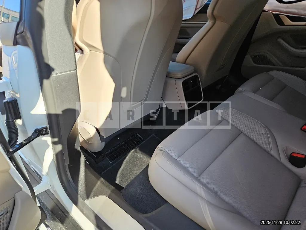 Photo 2 of 74: 2024 Porsche Taycan — Korean insurance auction