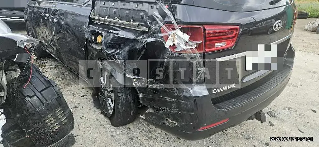 Photo 2 of 17: 2018 Kia Carnivals — Korean insurance auction
