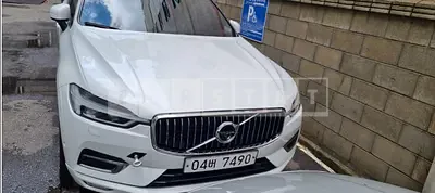 Photo 1 of 12: 2018 Volvo XC60 D5 AWD, VIN YV1UZ68TCJ1085227 — Korean insurance auction