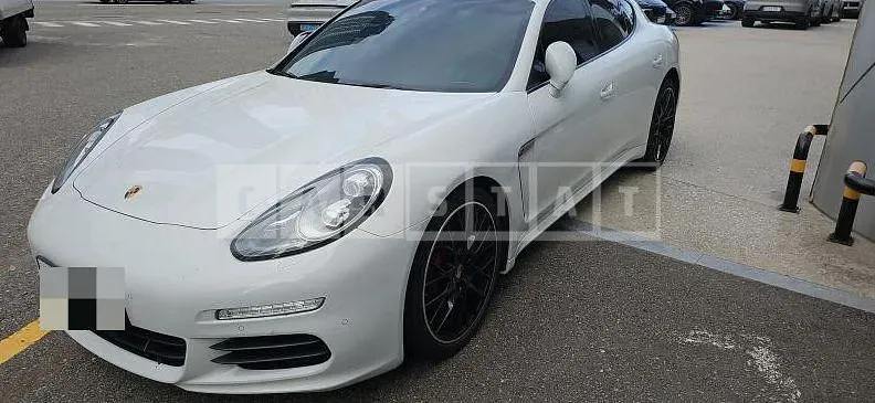 Photo 2 of 24: 2014 Porsche Panamera Diesel — Korean insurance auction