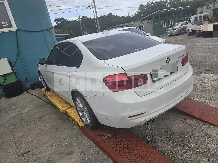 Photo 2 of 5: 2017 BMW 320d — Korean insurance auction