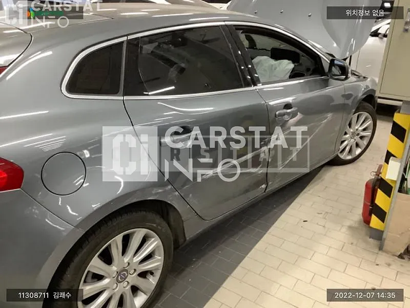 Photo 2 of 4: 2015 Volvo V40 D3, VIN YV1MV79K0G2276440 — Korean insurance auction