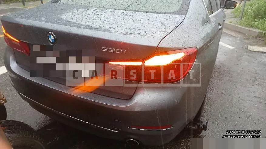 Photo 2 of 10: 2019 BMW 520i Luxury — Korean insurance auction