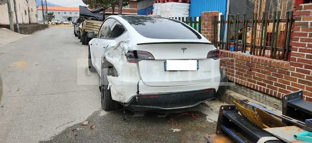 Photo 2 of 20: 2022 Tesla Model Y LongRange, VIN 7SAYGDEE9NF503063 — Korean insurance auction