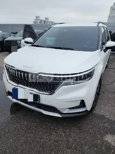 Photo 1 of 10: 2023 Kia Carnivals — Korean insurance auction