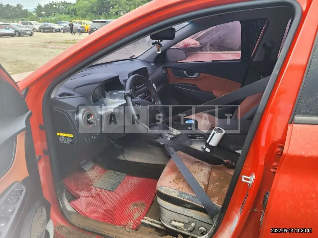 Photo 2 of 10: 2018 Hyundai Kona, VIN KMHK4815HJU004569 — Korean insurance auction