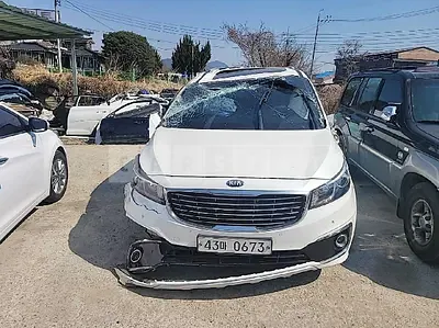 Photo 1 of 16: 2016 Kia Carnival, VIN KNAMC81ABGS162609 — Korean insurance auction