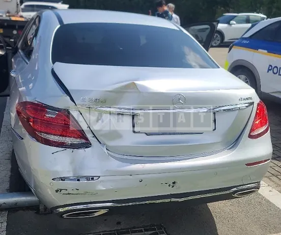Photo 2 of 13: 2018 Mercedes-Benz E300 4Matic — Korean insurance auction