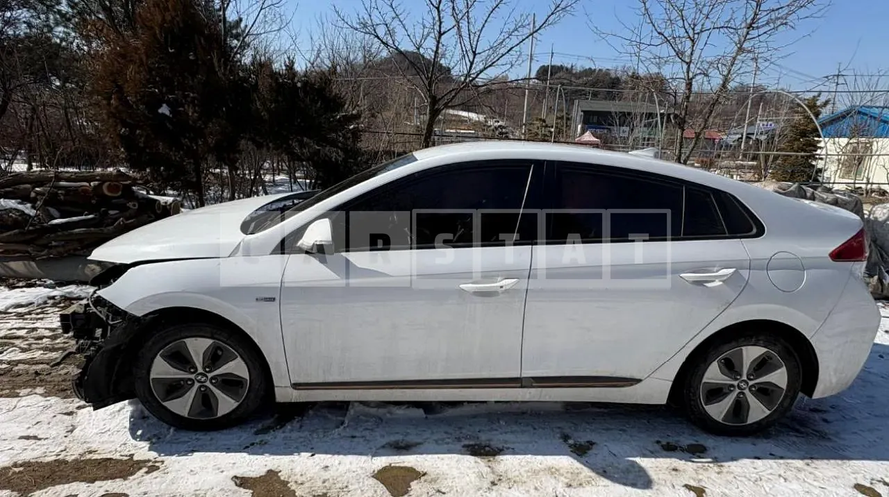 Photo 2 of 23: 2018 Hyundai IONIQ Electric, VIN KMHC851HFJU026953 — Korean insurance auction