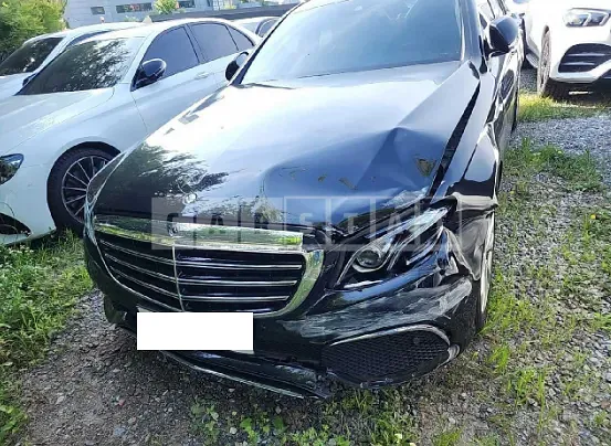 Photo 2 of 33: 2019 Mercedes-Benz E220d — Korean insurance auction