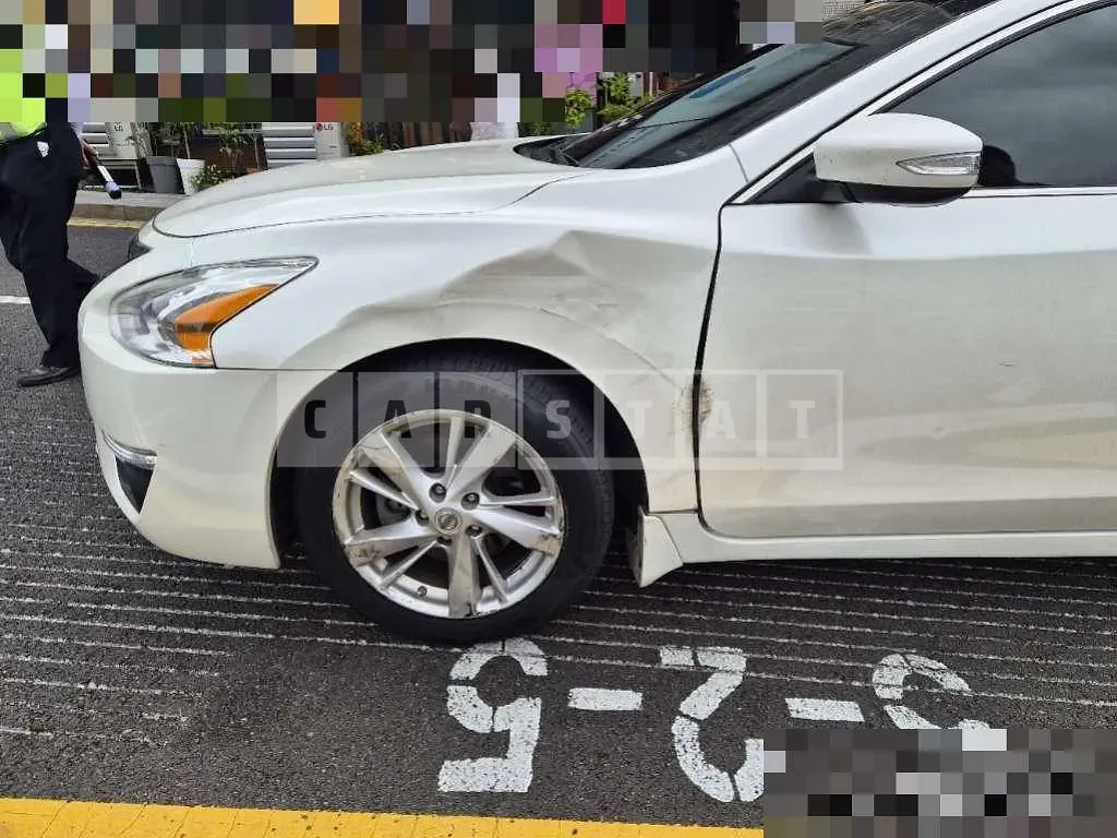 Photo 2 of 10: 2015 Nissan Altima 2.5 — Korean insurance auction