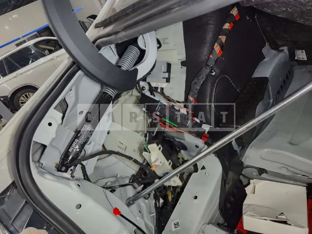 Photo 2 of 9: 2018 BMW 530i, VIN WBAJD3101JG969949 — Korean insurance auction