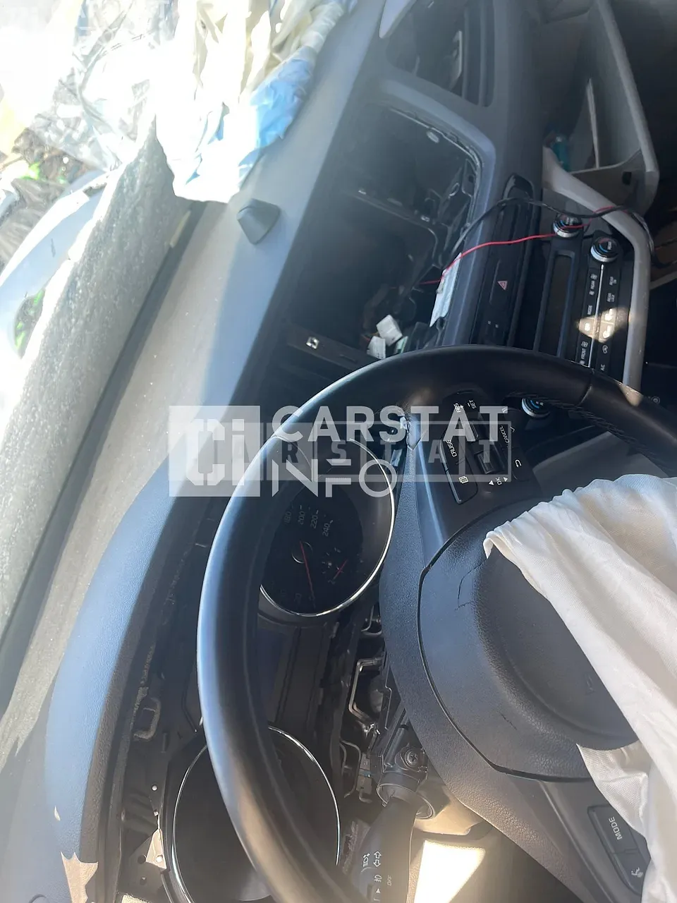 Photo 2 of 6: 2015 Kia Carnival 9-Seater, VIN KNAMC81ABGS158814 — Korean insurance auction