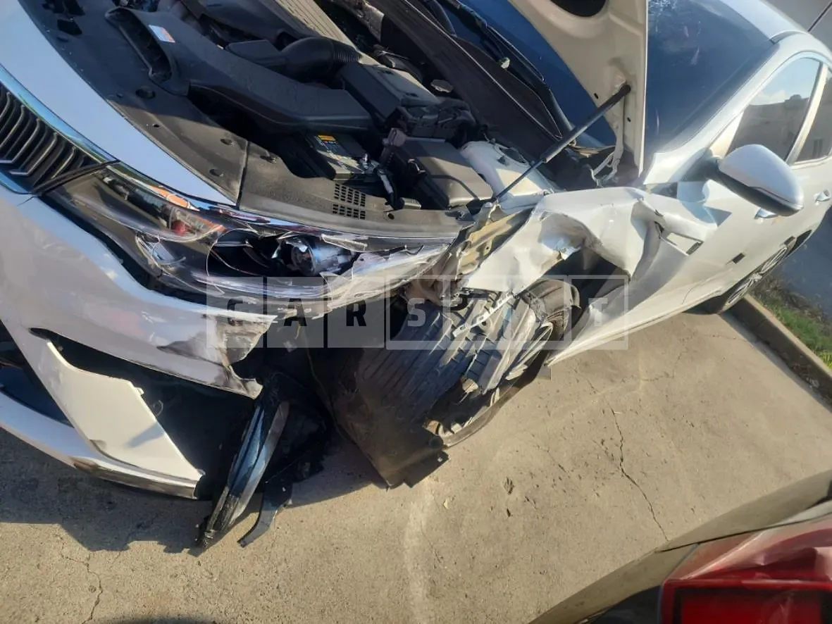 Photo 2 of 8: 2019 Kia K5 2.0(LPG), VIN KNAGT416BLA393518 — Korean insurance auction
