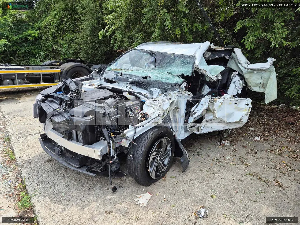 Photo 2 of 19: 2021 Hyundai Santa Fe, VIN KMHS381HGMU372261 — Korean insurance auction