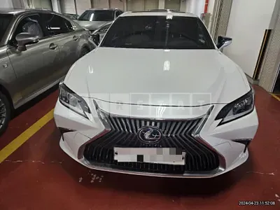 Photo 1 of 40: 2018 Lexus ES300h — Korean insurance auction