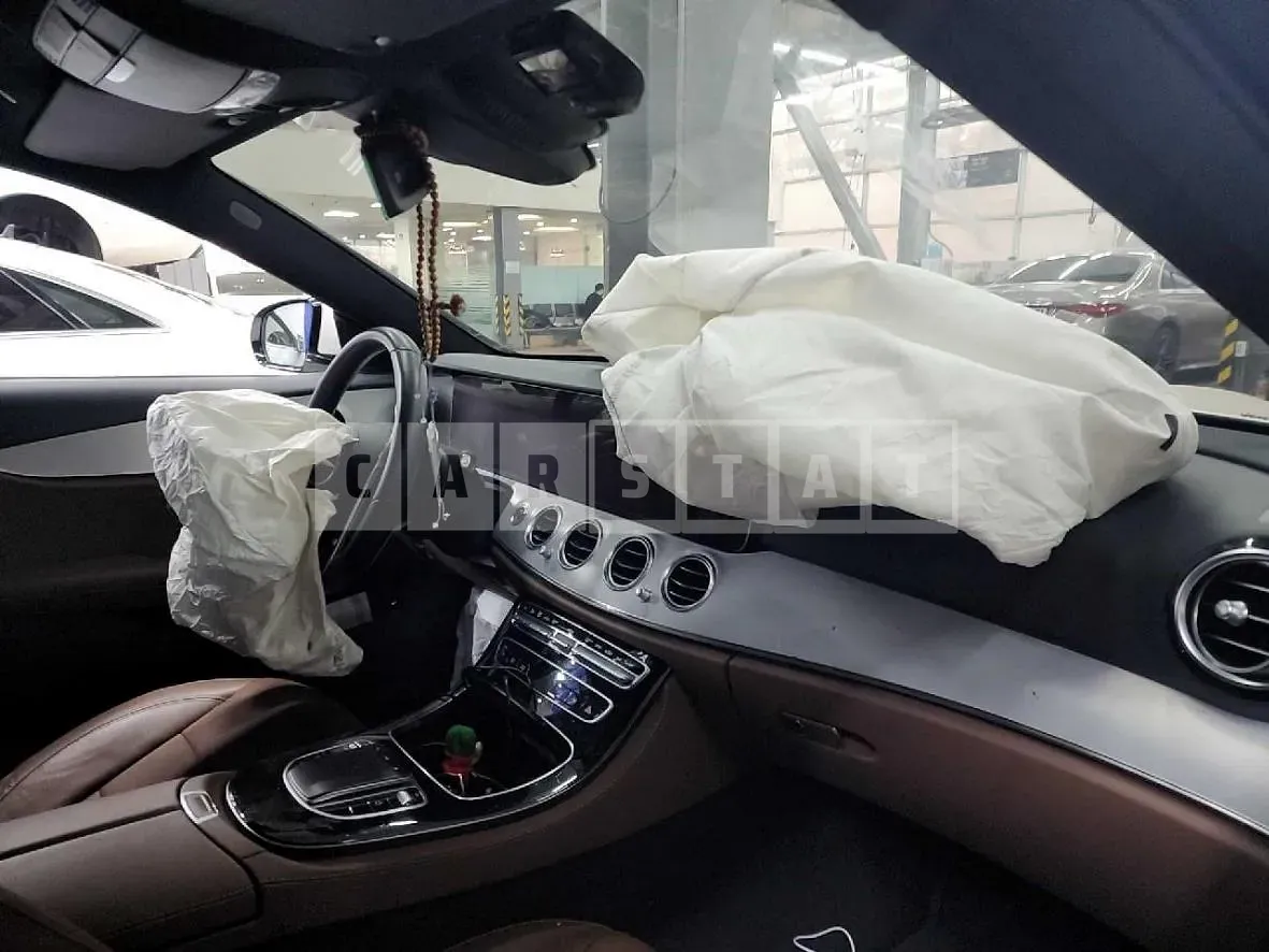 Photo 2 of 3: 2020 Mercedes-Benz E250, VIN W1KZF4FB5MA892757 — Korean insurance auction