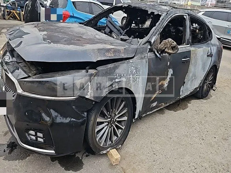 Photo 2 of 30: 2017 Kia K7 — Korean insurance auction