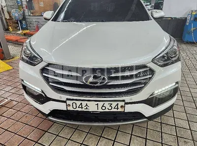 Photo 1 of 47: 2018 Hyundai Santa Fe, VIN KMHSW81UDJU792239 — Korean insurance auction