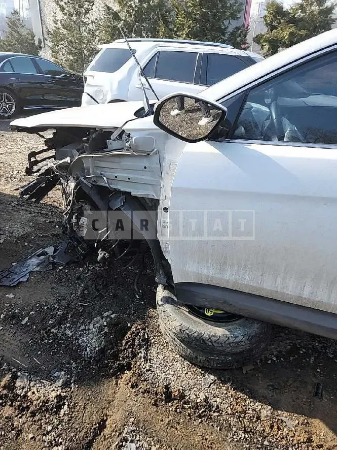 Photo 2 of 12: 2015 Hyundai Santa Fe DM — Korean insurance auction