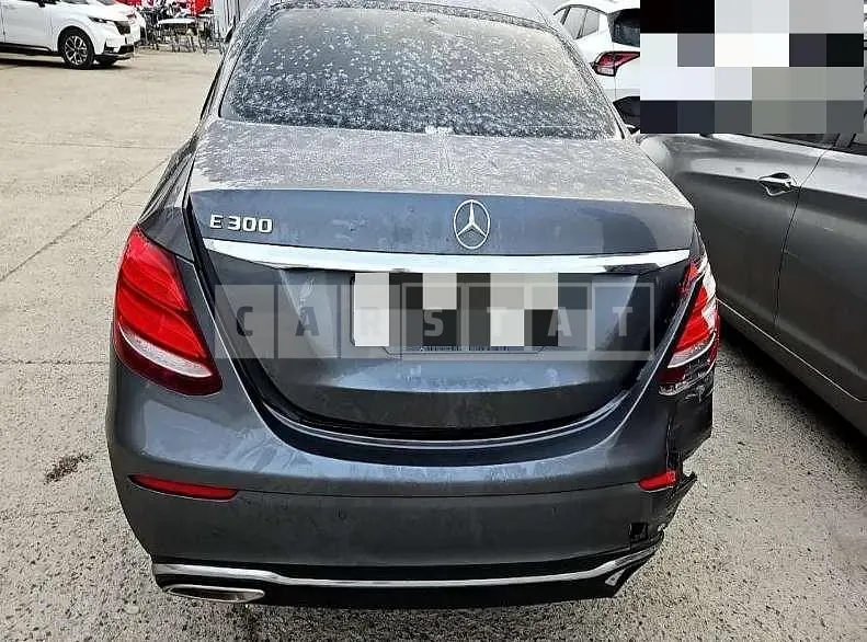 Photo 2 of 17: 2018 Mercedes-Benz E300, VIN WDDZF4JB7JA463610 — Korean insurance auction