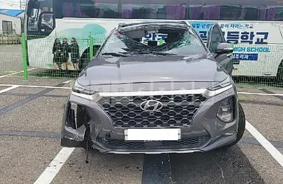 Photo 1 of 19: 2019 Hyundai Santa Fe, VIN KMHS381CDKU008441 — Korean insurance auction