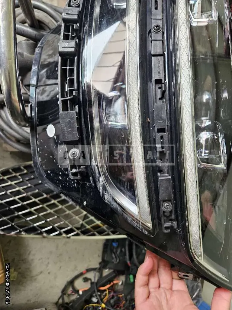 Photo 2 of 3: 2022 Genesis (parts) G80 Headlamp — Korean insurance auction