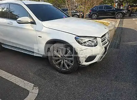 Photo 2 of 12: 2019 Mercedes-Benz GLC350 e 4Matic — Korean insurance auction
