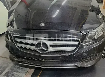 Photo 2 of 9: 2019 Mercedes-Benz E300 4Matic, VIN WDDZF4KB0KA604226 — Korean insurance auction