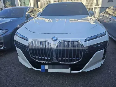 2023 BMW 740i