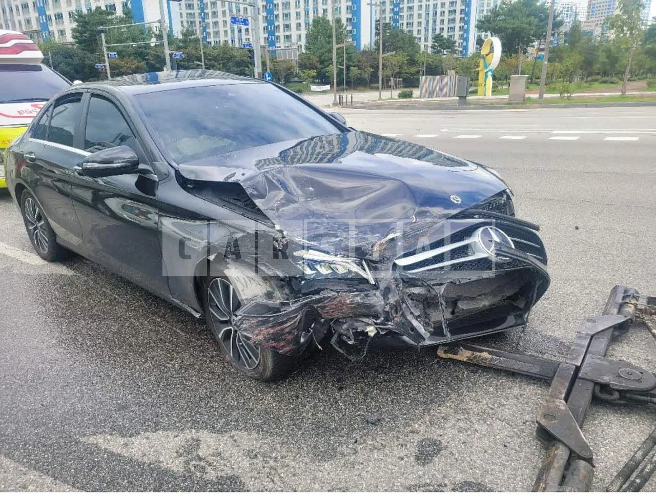 Photo 2 of 9: 2020 Mercedes-Benz C200, VIN WDDWF8AB1LR542835 — Korean insurance auction