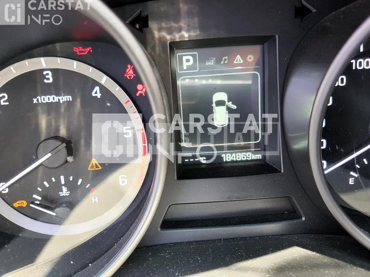 Photo 2 of 9: 2016 Hyundai Santa Fe, VIN KMHSW81UDGU625101 — Korean insurance auction