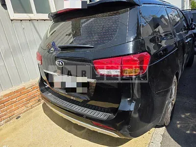 Photo 1 of 5: 2017 Kia Carnivals — Korean insurance auction