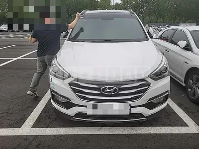 Photo 1 of 10: 2017 Hyundai Santa Fe, VIN KMHSW81UBHU766185 — Korean insurance auction