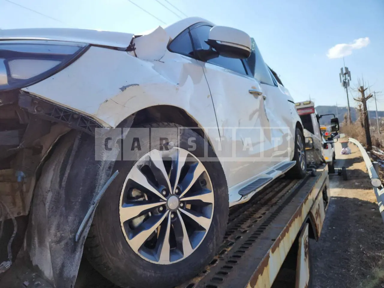 Photo 2 of 18: 2017 Kia Carnival, VIN KNAMB81ABHS337520 — Korean insurance auction