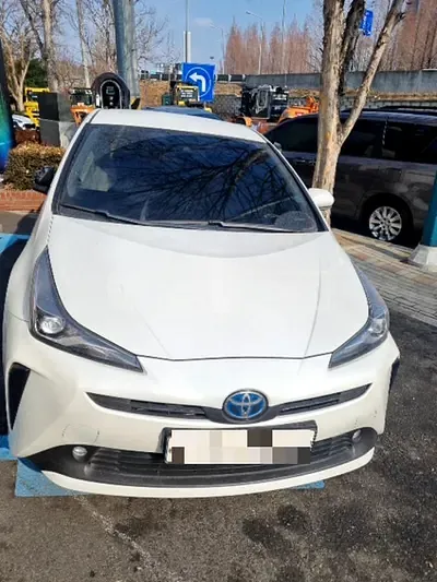 Photo 1 of 26: 2022 Toyota Prius, VIN JTDKAMFU7N3172152 — Korean insurance auction
