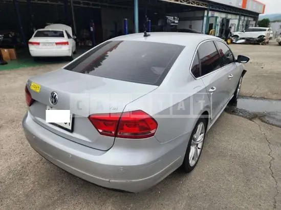 Photo 2 of 13: 2015 Volkswagen Passat 2.0 TDI — Korean insurance auction