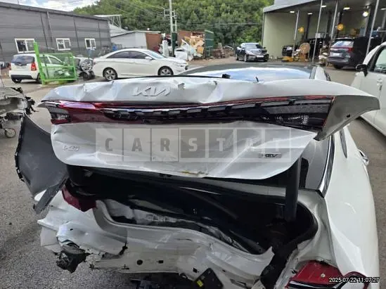 Photo 2 of 18: 2022 Kia K5 — Korean insurance auction