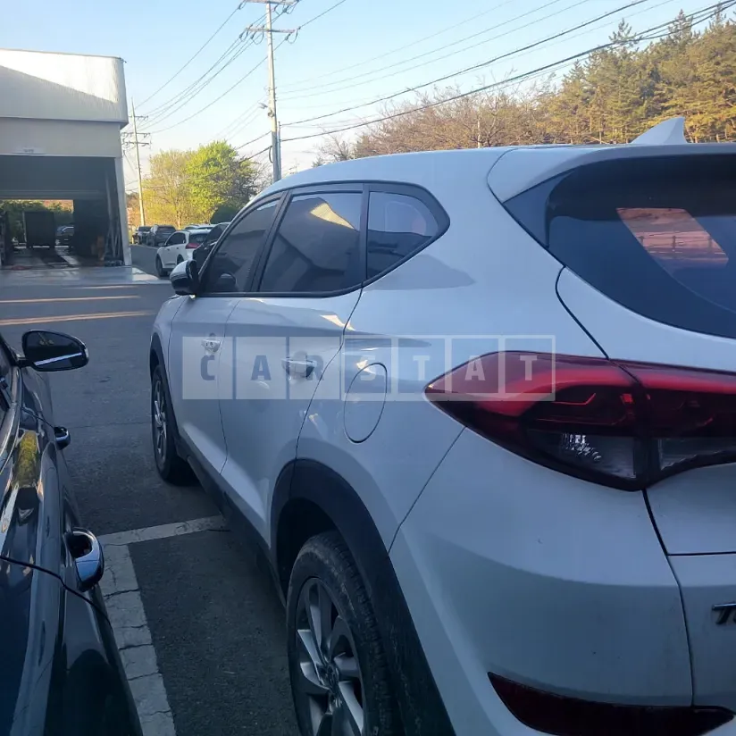 Photo 2 of 18: 2015 Hyundai Tucson TL 1.7, VIN KMHJ2815GGU018172 — Korean insurance auction