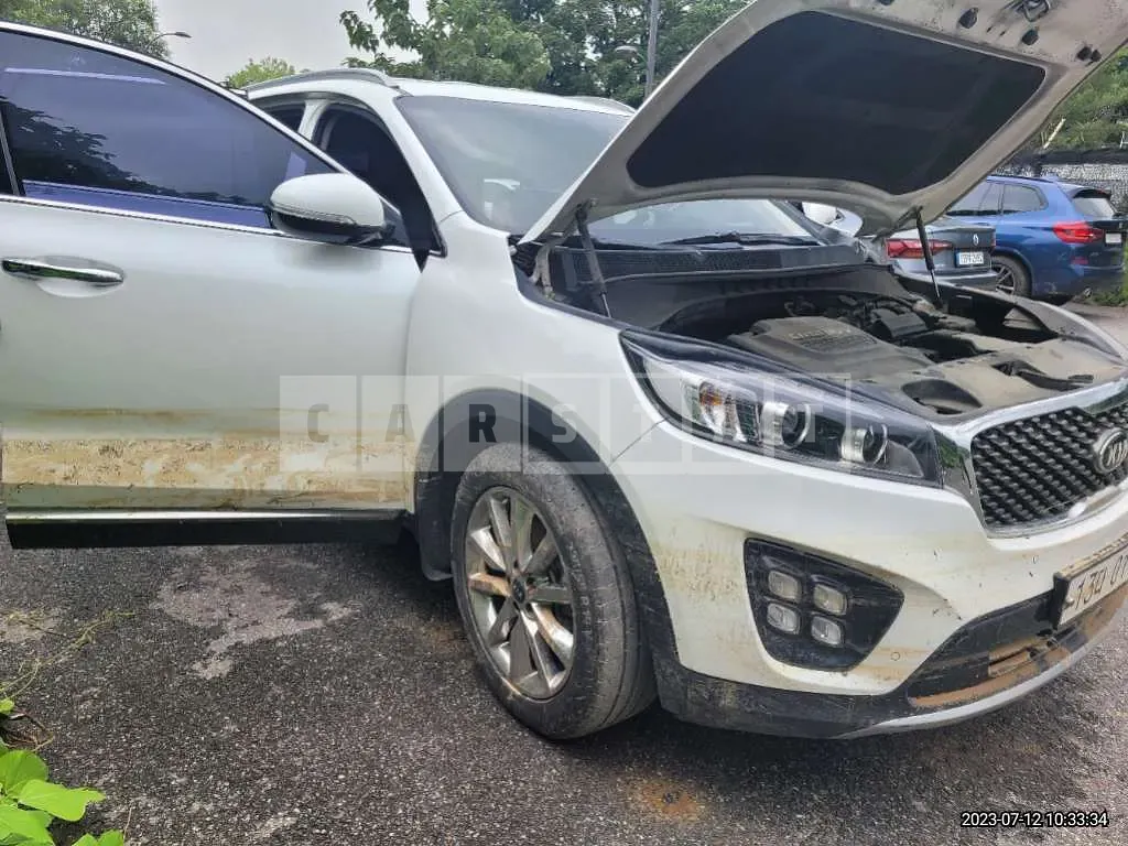 Photo 2 of 13: 2017 Kia Sorento, VIN KNAPH81ABHA300116 — Korean insurance auction