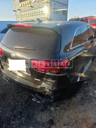Photo 2 of 13: 2018 Kia Sorento, VIN KNAPG81BBJA413109 — Korean insurance auction
