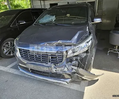 Photo 1 of 11: 2017 Kia Carnival — Korean insurance auction