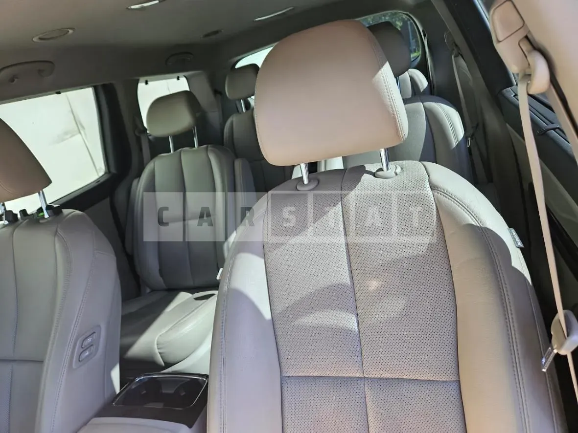 Photo 2 of 8: 2018 Kia Carnivals — Korean insurance auction